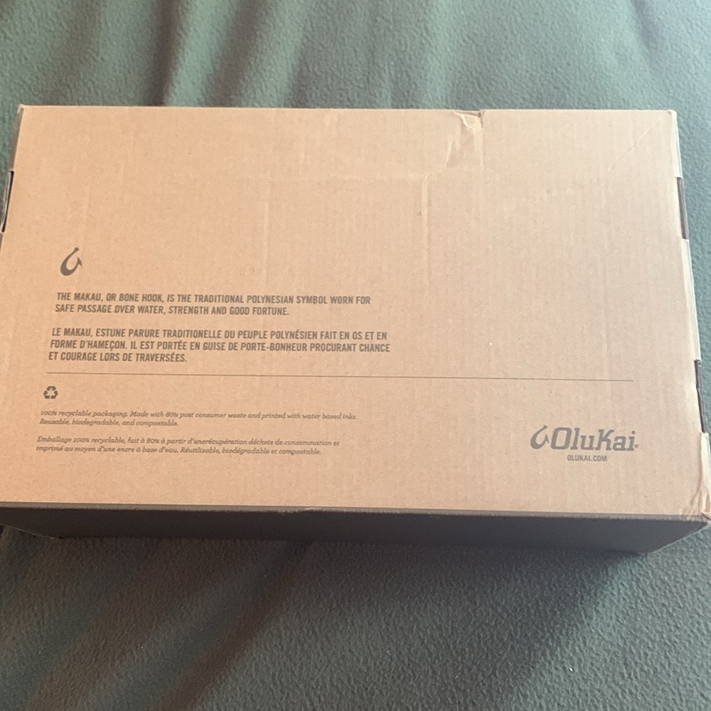 OluKai Moloa Men’s waxed nubuck leather slip ins with box. Color Toffee. Size 11 - Picture 11 of 11